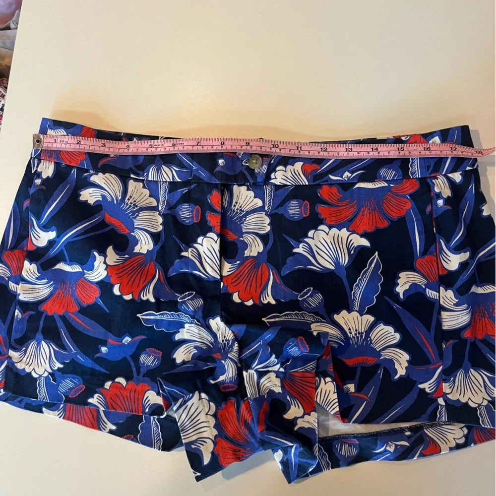 J Crew 3" printed short in navy blue red flowers NWOT Size 10 - Picture 8 of 9